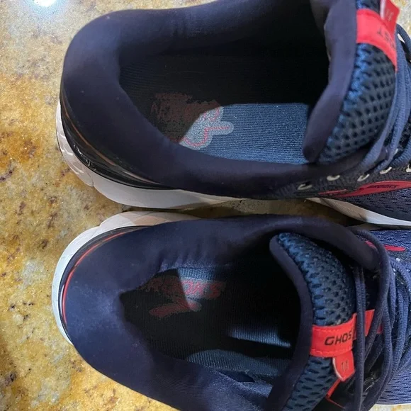 Brooks Ghost 11 size 10 - Picture 6 of 9